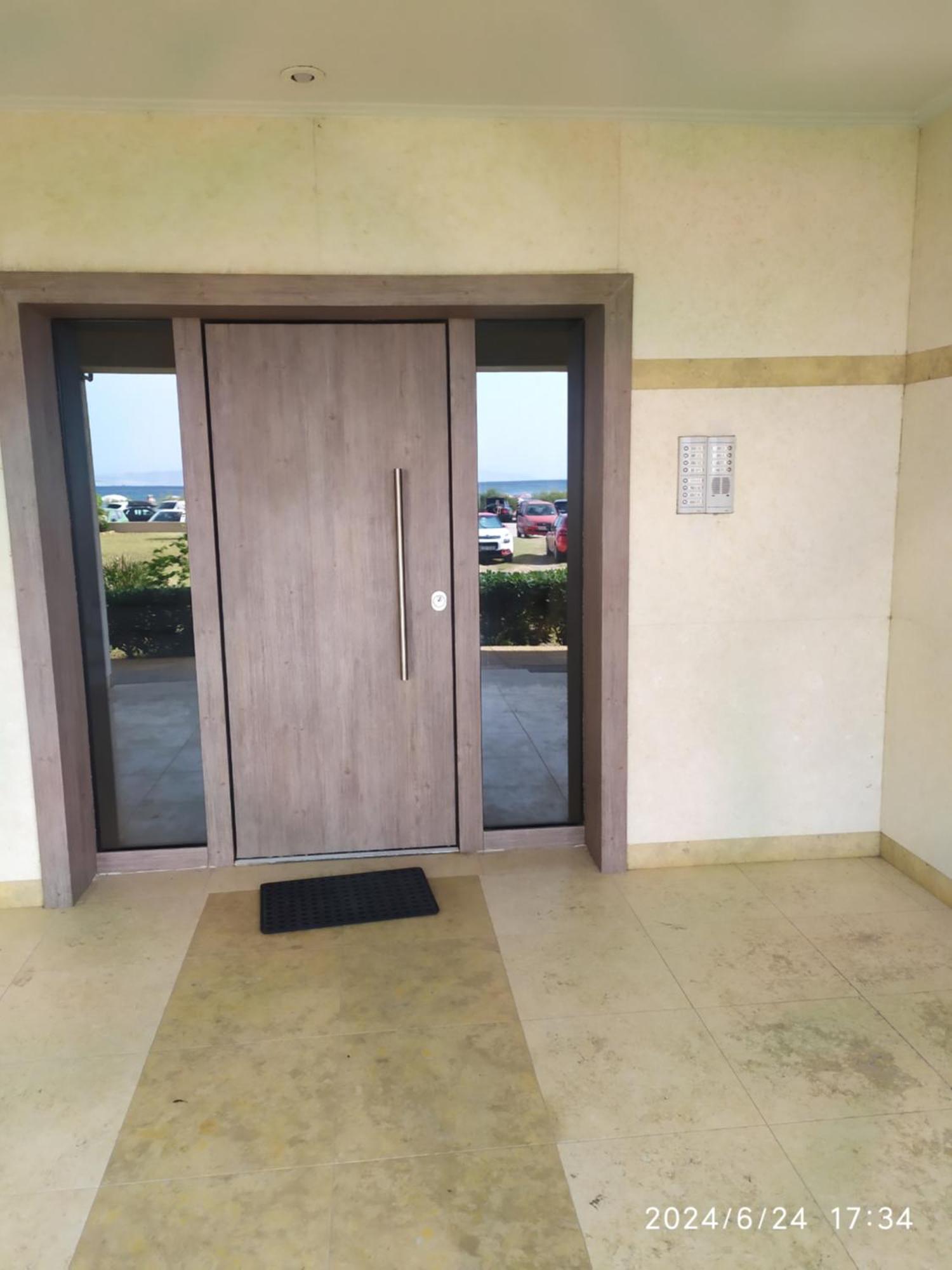 Luxury Apartment In Front Of The Sea In Agia Triada Exterior foto